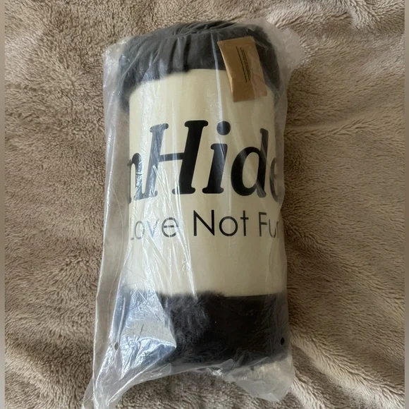 NWT UnHide Lil’ Marsh Charcoal Faux Fur Blanket - Picture 5 of 5